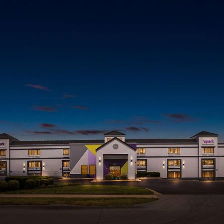 Spark By Hilton Wichita East Екстериор снимка