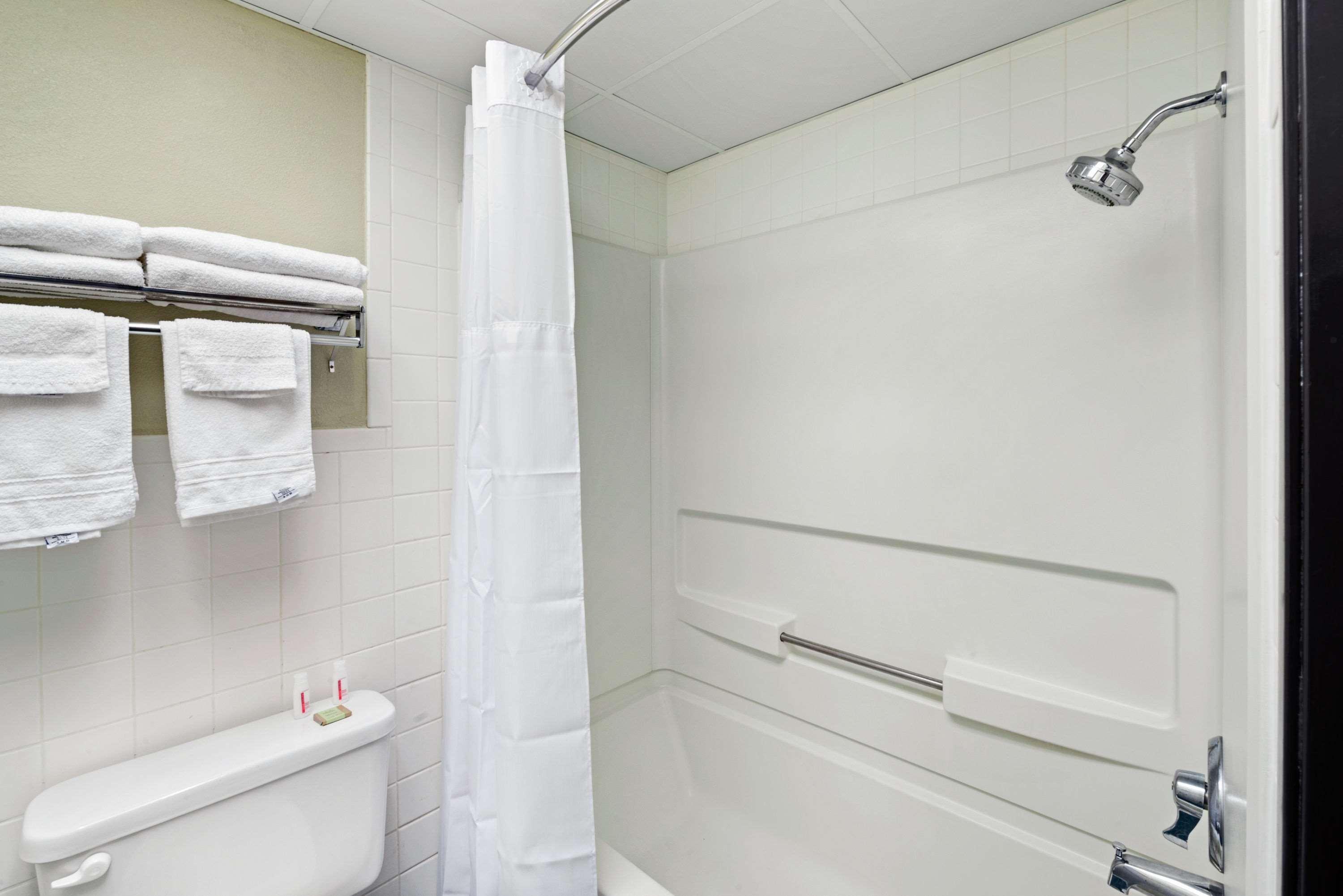 Spark By Hilton Wichita East Екстериор снимка