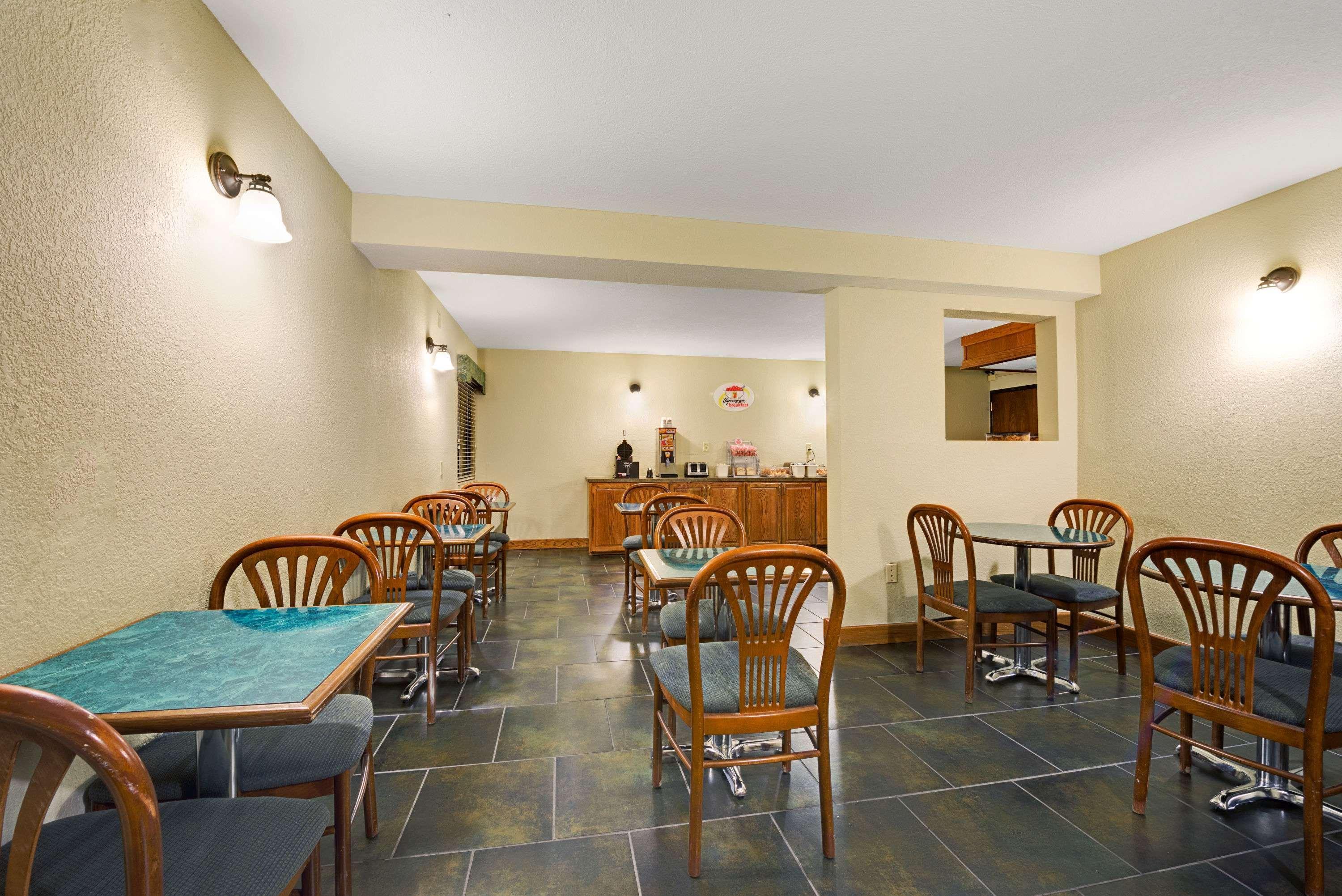 Spark By Hilton Wichita East Екстериор снимка