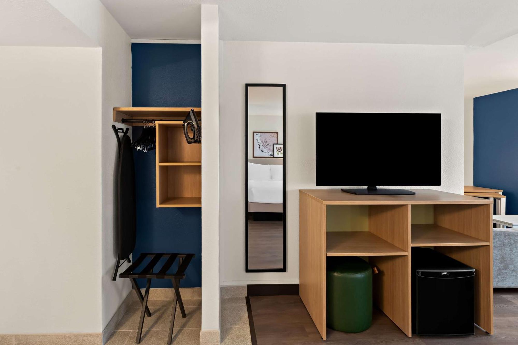 Spark By Hilton Wichita East Екстериор снимка