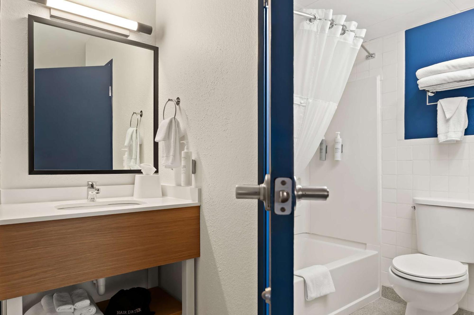 Spark By Hilton Wichita East Екстериор снимка