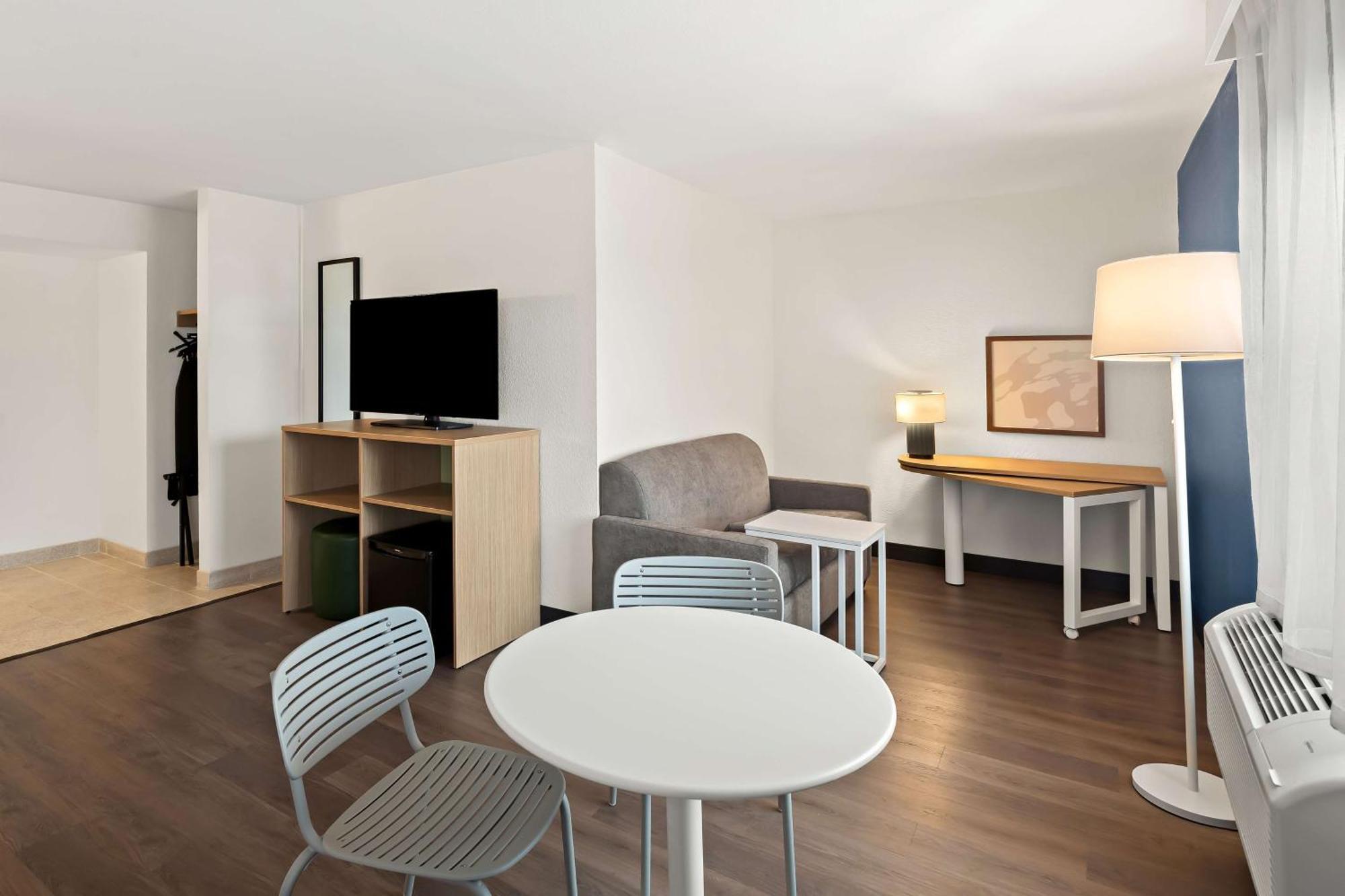 Spark By Hilton Wichita East Екстериор снимка