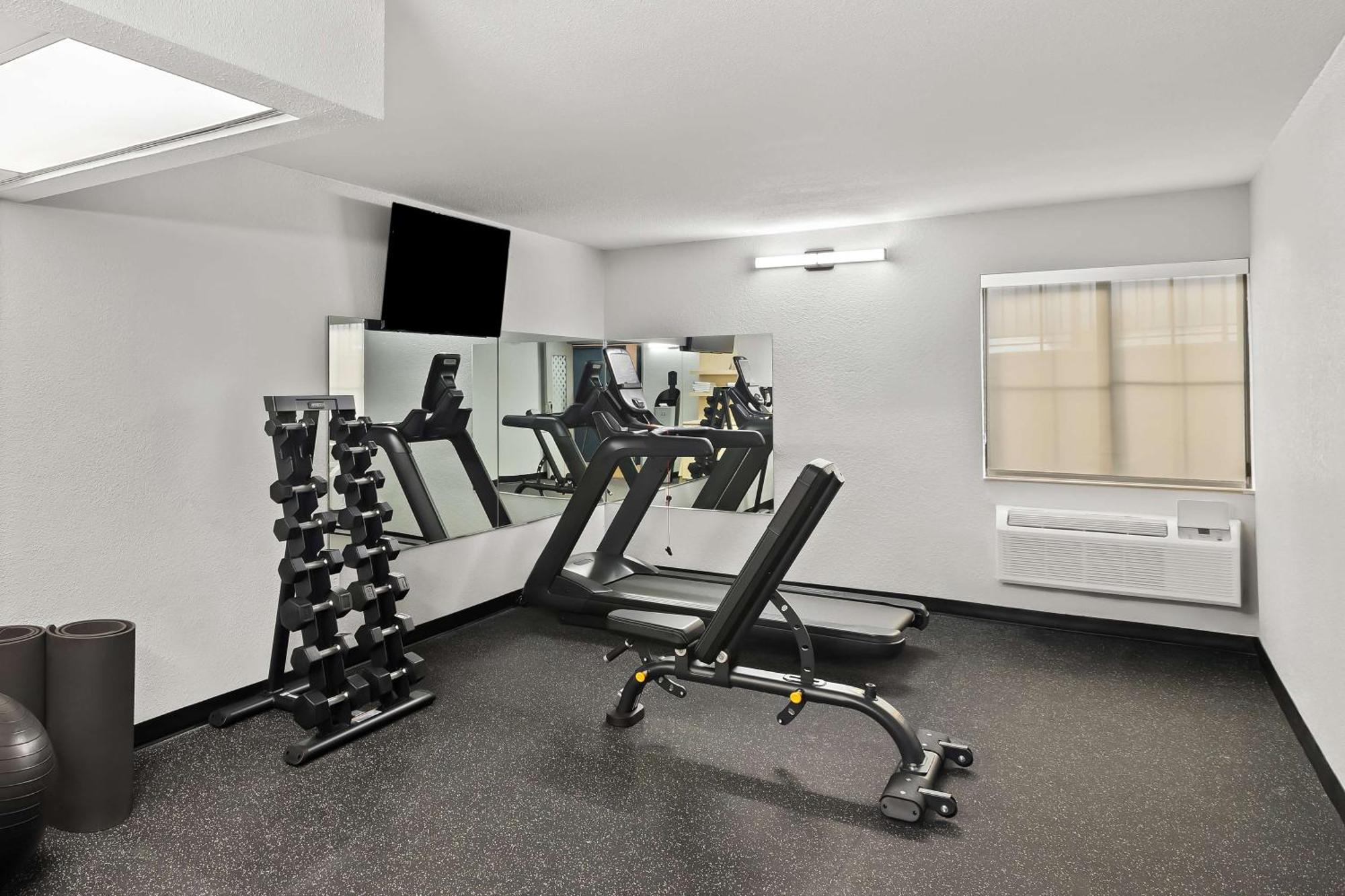 Spark By Hilton Wichita East Екстериор снимка