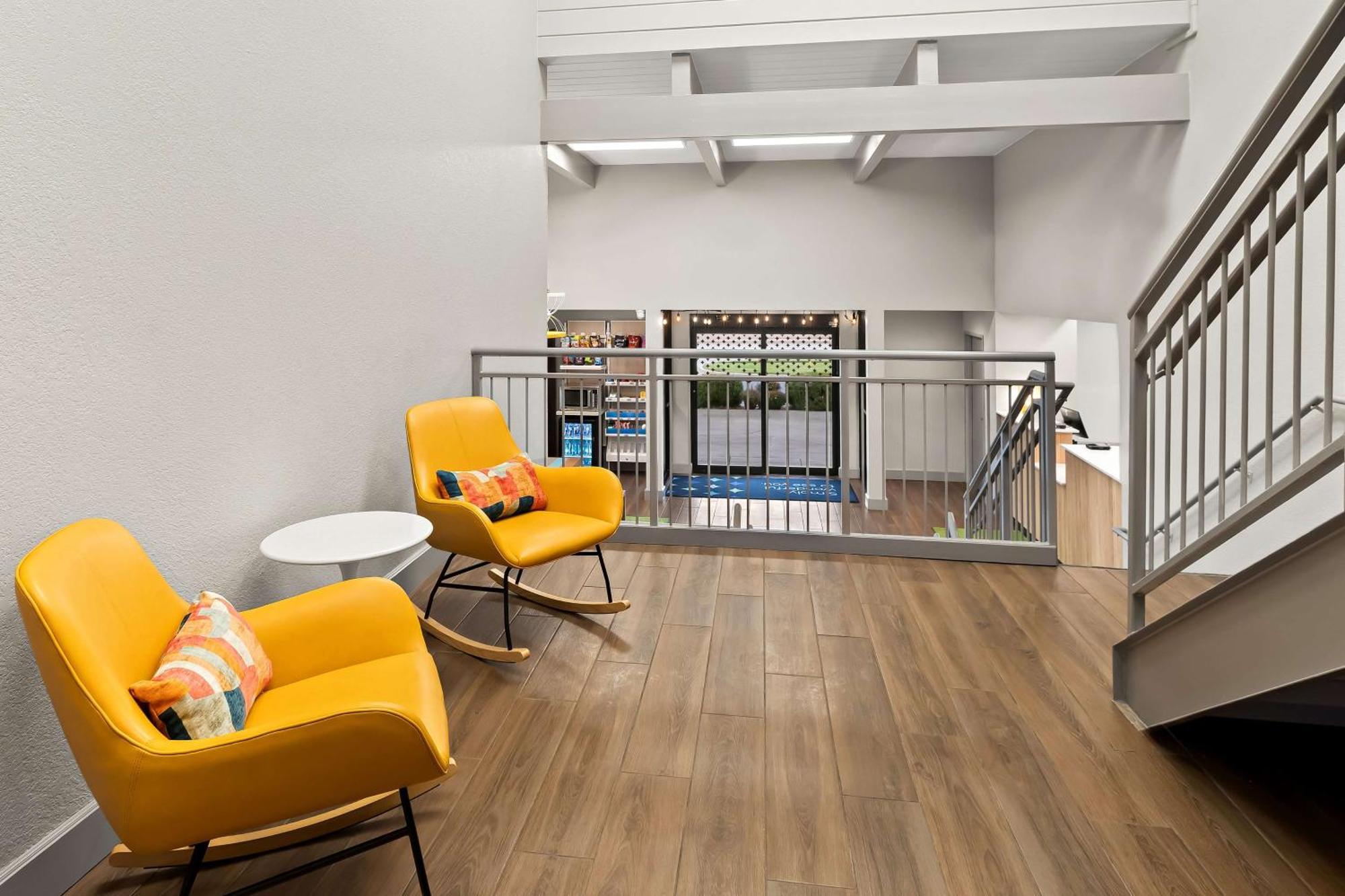 Spark By Hilton Wichita East Екстериор снимка